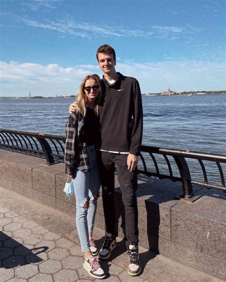 A Comprehensive Guide to Kelly Simek's Husband