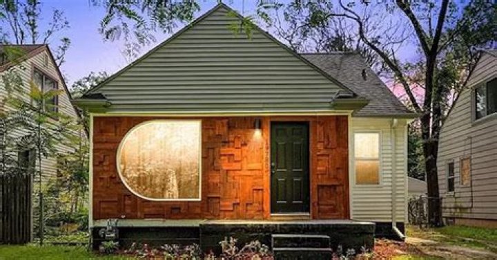 Did the Bargain Block Weird House Sell? ·