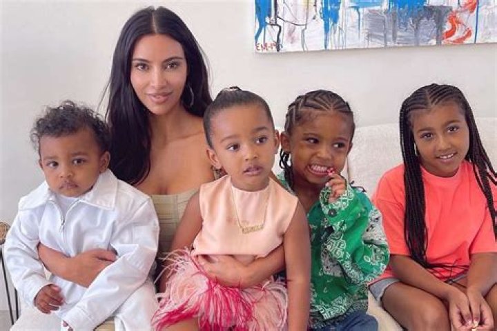 Does Kim Kardashian have a Range Rover? Celebrity.fm #1 Official Stars, Business & People Ne ·