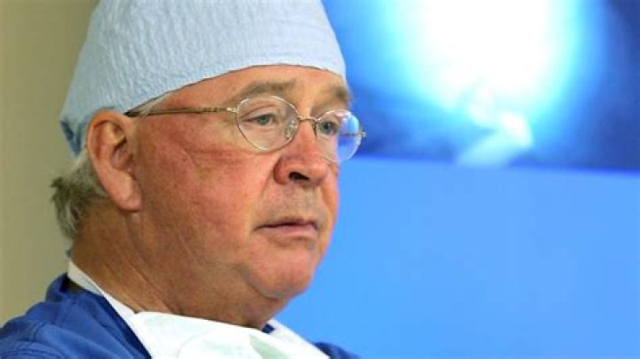 Dr. James Andrews Orthopedic Surgeon, Biography, Wiki, Age Wife, Office and Net Worth.
