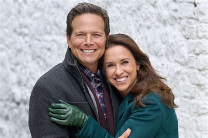 Hallmark Actress Lacey Chabert and Husband David Nehdar is proud Parents of a Daughter ·