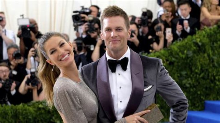 How is Gisele Bündchen so rich? Is Gisele Bündchen richer than Tom Brady?