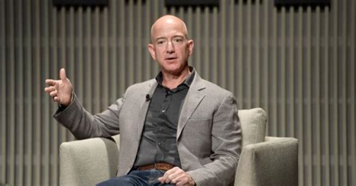 How Much Money Does Jeff Bezos Make Per Second in 2022?