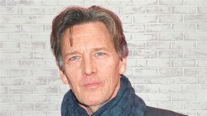 How rich is Andrew McCarthy? ·