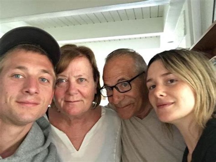 Jeremy Allen White | Siblings, Parents And Religion ·