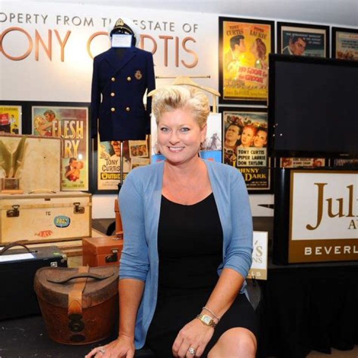 Jill Vandenberg Curtis Biography, Age, Height, Husband, Net Worth, Family ·
