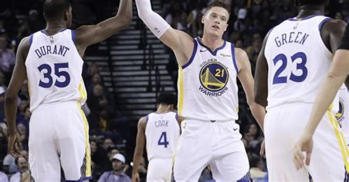Jonas Jerebko ·