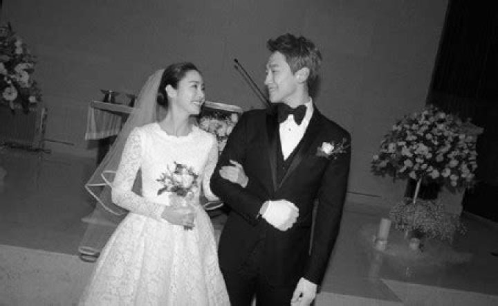 Kim tae-hee Net Worth, Married, Husband, Children, Movies, Facts ·