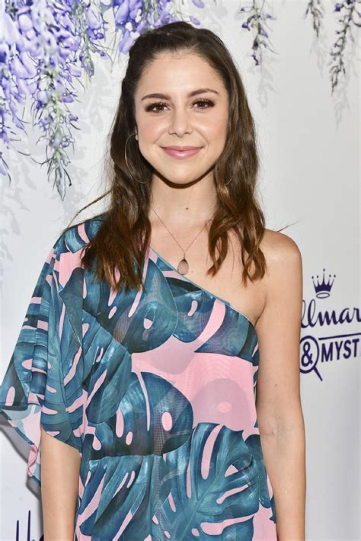 Makenzie Vega- Biography, Net Worth, Boyfriend, Height ·