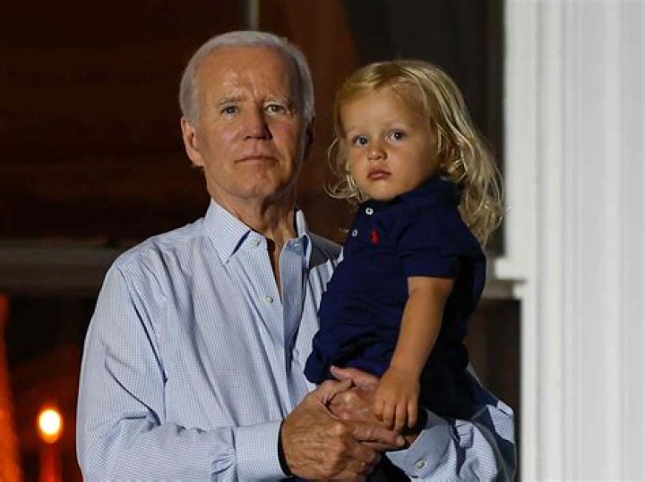 Navy Joan Roberts Age: Wiki, Biography , Birthday and Instagram: Hunter Bidens Daughter ·