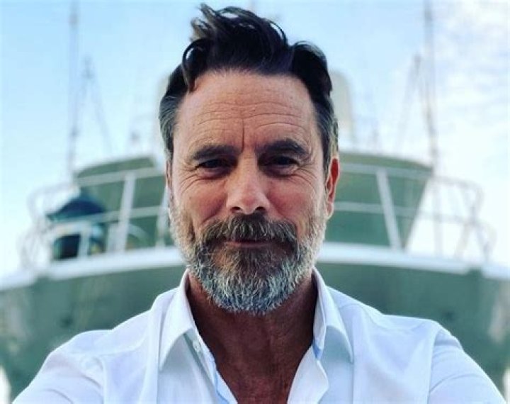 PicoVib | Charles Esten Bio (Wiki)
