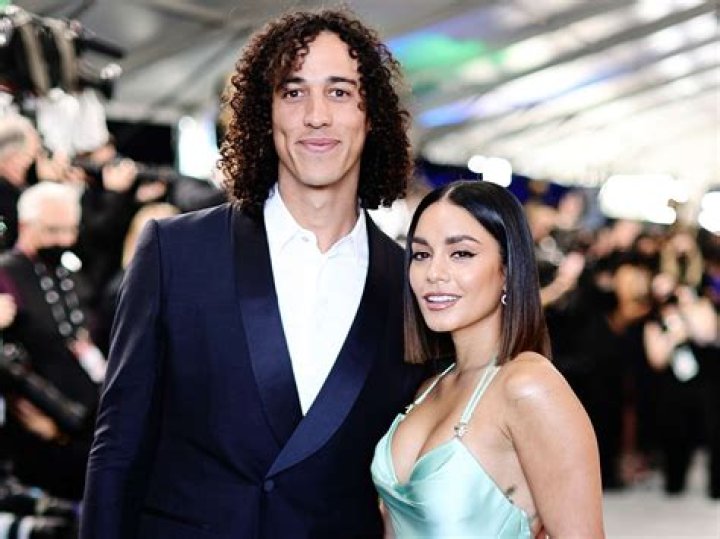 PicoVib | Julia Haart- Wiki, Age, Height, Net Worth, Husband, Ethnicity