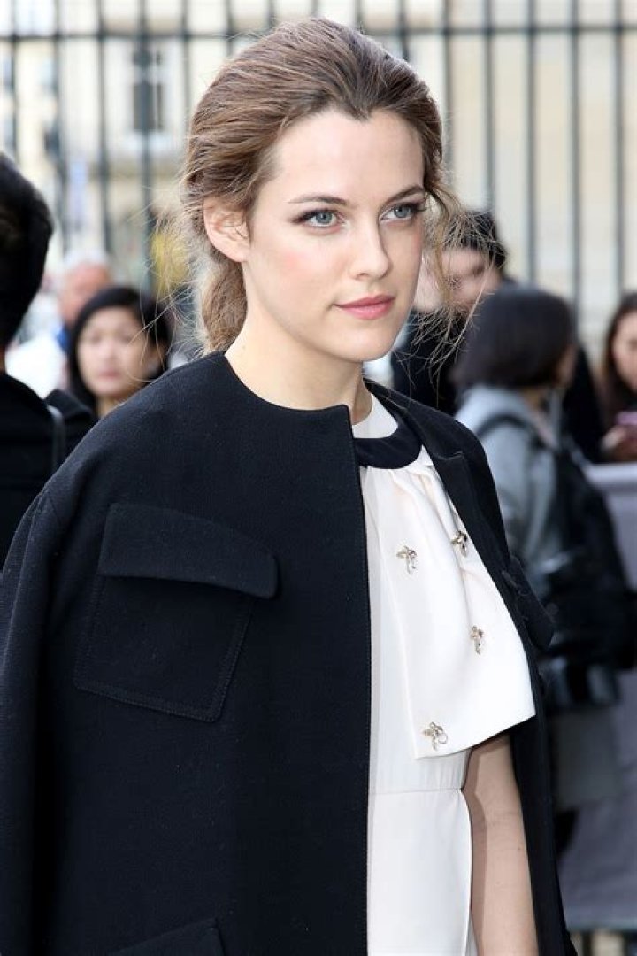 Riley Keough Height And Weight