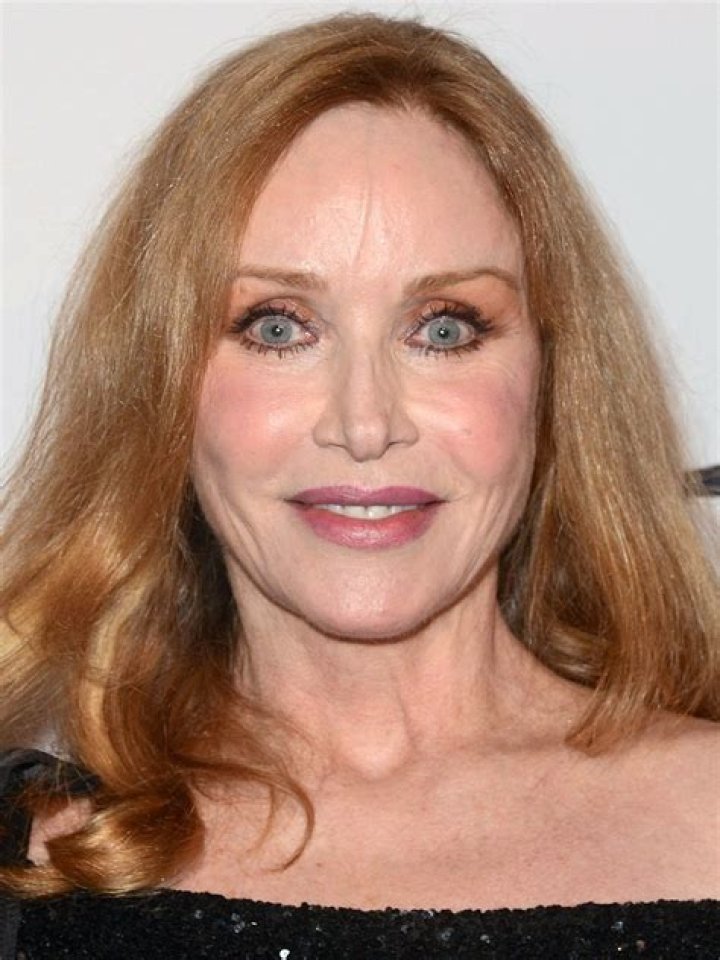 Tanya Roberts ·