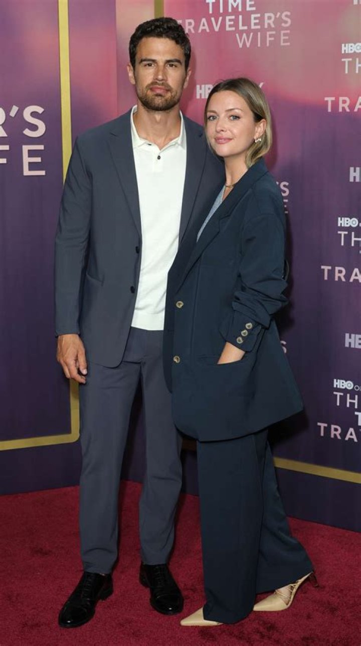 Theo James Height, Weight, Age, Girlfriend, Family, Facts, Biography