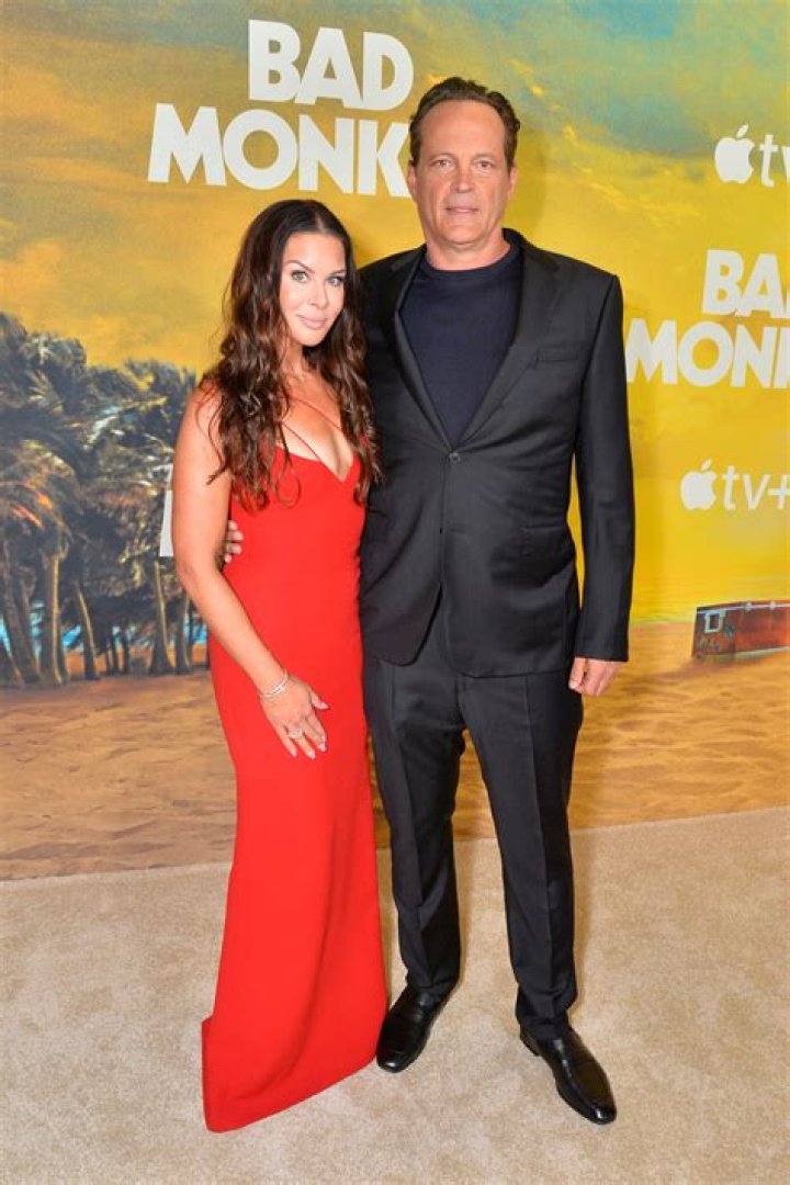 Vince Vaughn: Wife, net worth, tattoos, smoking & body facts