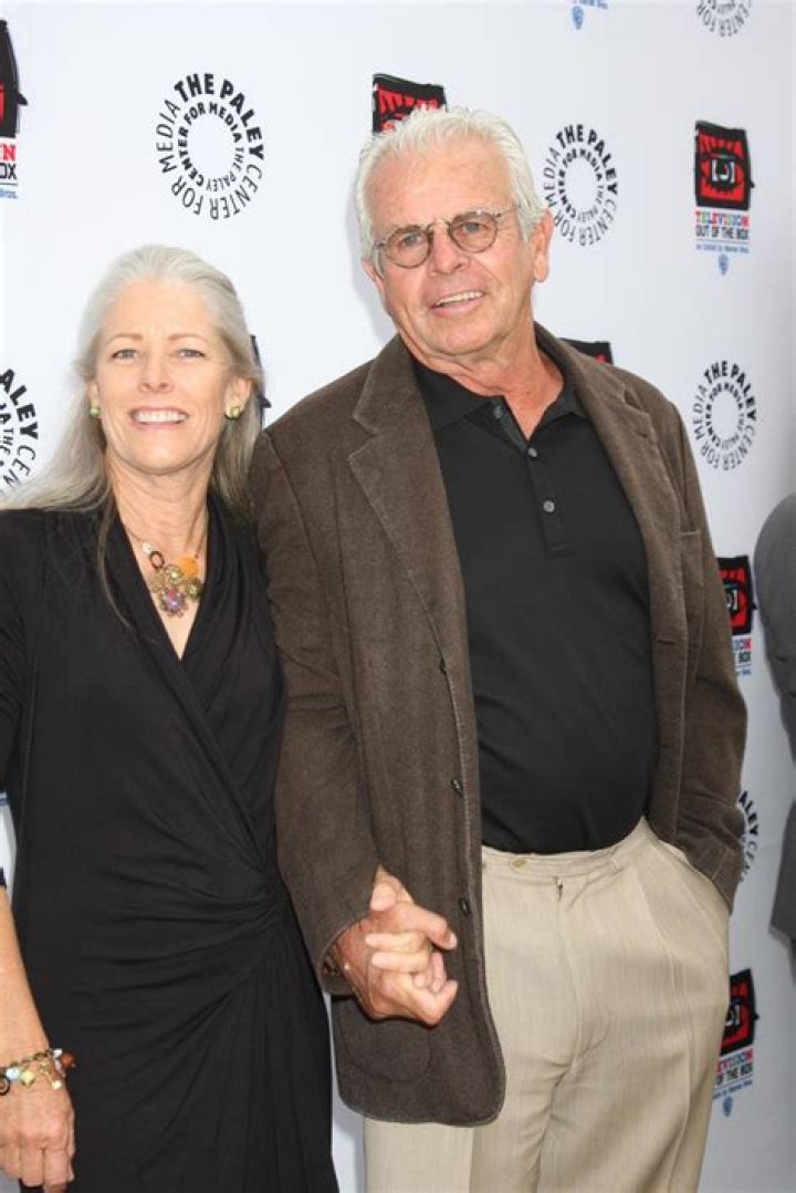 Who Is William Devane? Wiki, Age, Height, Wife, Net Worth, Ethnicity ·