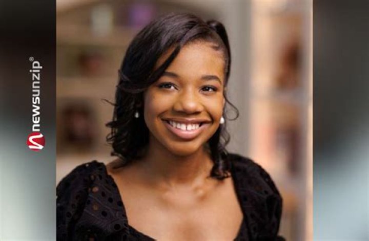 Wikipedia, Age, Parents, Height, Boyfriend, Net Worth ·